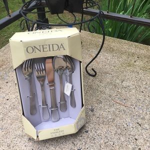 Oneida 20 Piece Fine Stainless Steel Flatware